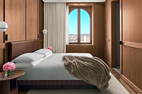 Premier Skyline King Room - High Floor