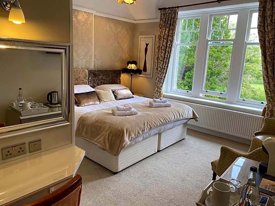 Lakeside Country Guest House