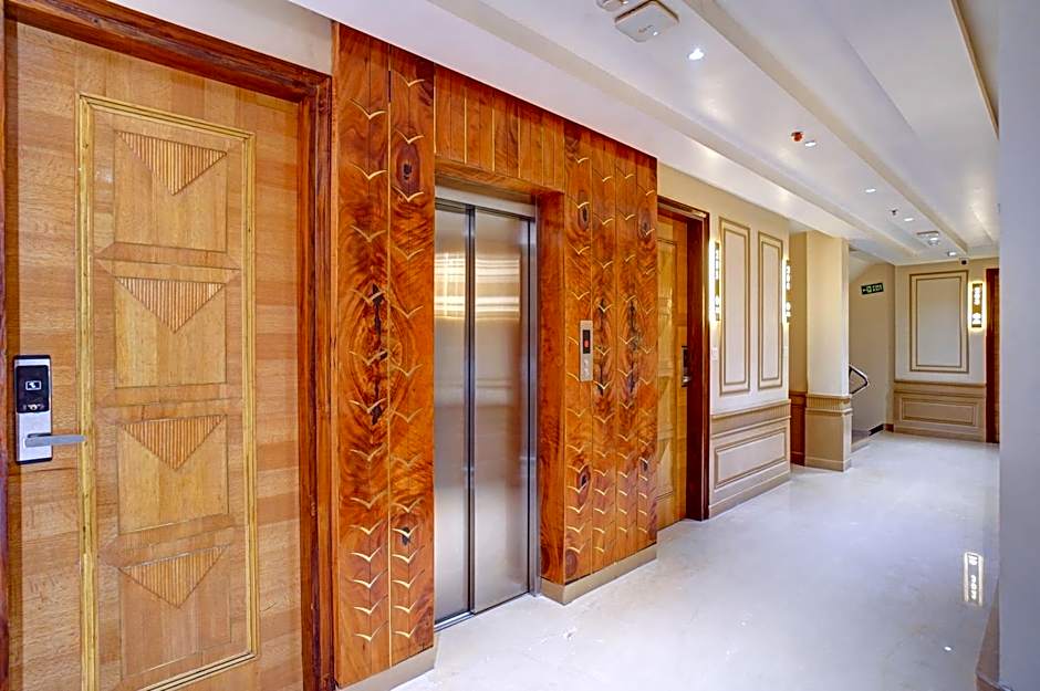 Hotel Gold Palace - 03 Mins Walk From New Delhi Railway Station