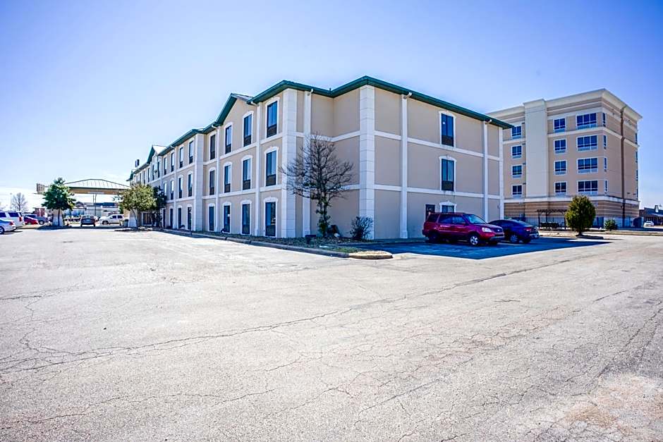 Ark Suites By OYO Jonesboro I-555