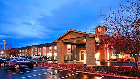 Best Western Plus Rama Inn & Suites