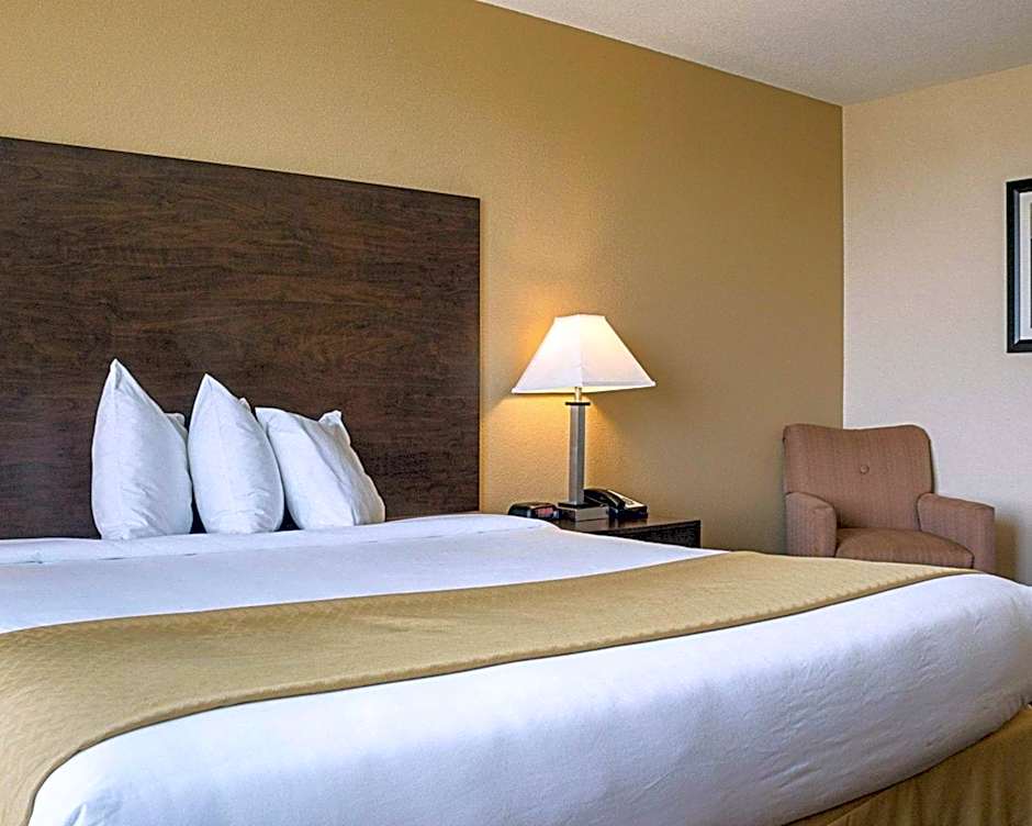 Quality Inn & Suites Minot North