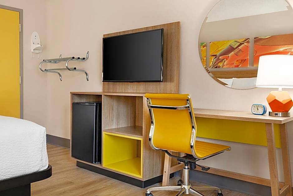 Hotel Bo, a Days Inn by Wyndham Chattanooga Downtown
