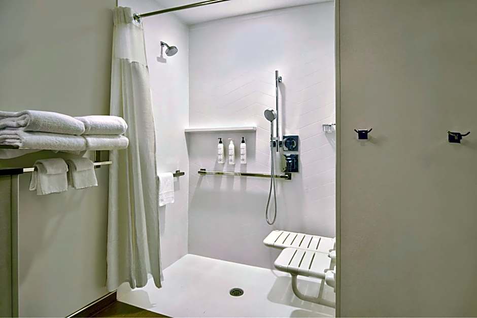 Fairfield by Marriott Inn & Suites Cincinnati North West Chester