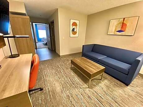 One-Bedroom Suite with Single Sofa Bed and Walk-In Shower