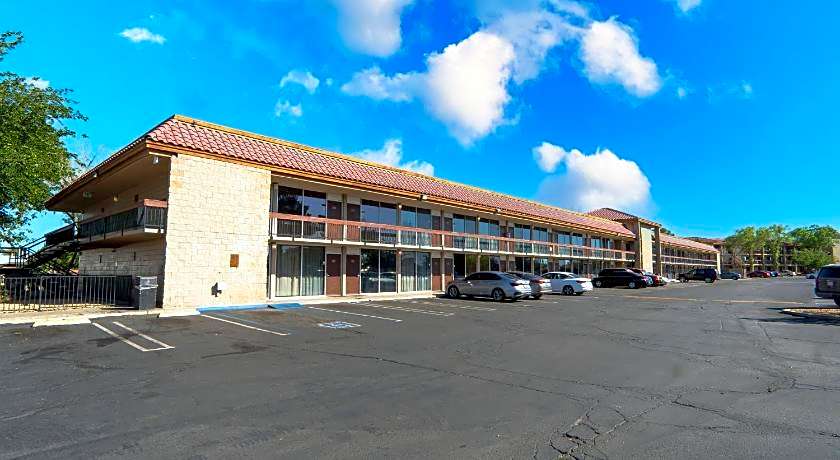 G T Hotels Inn & Suites Extended Suites