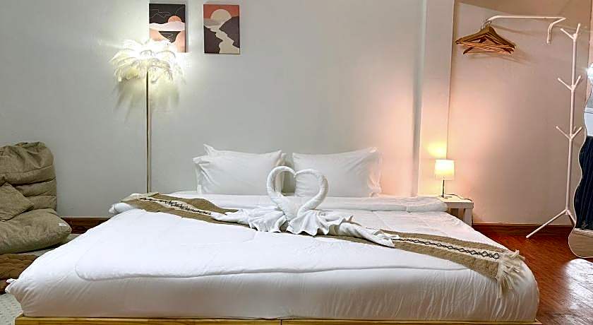 Montana Hotel & Hostel Phuket