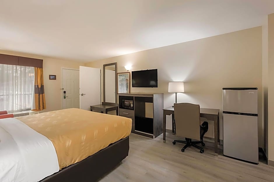 Quality Inn & Suites Greensboro near Lake Oconee