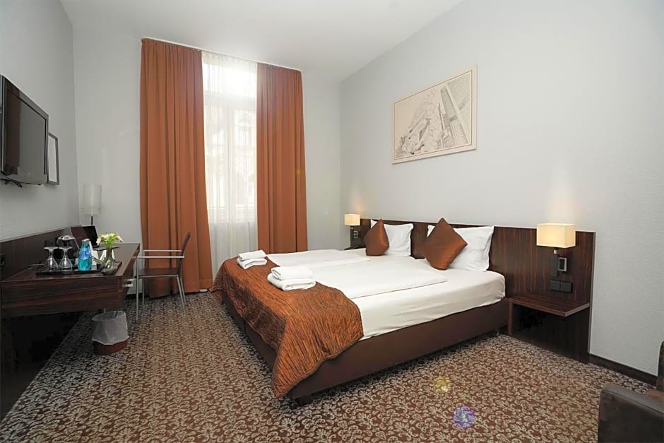 The Atrium Hotel
