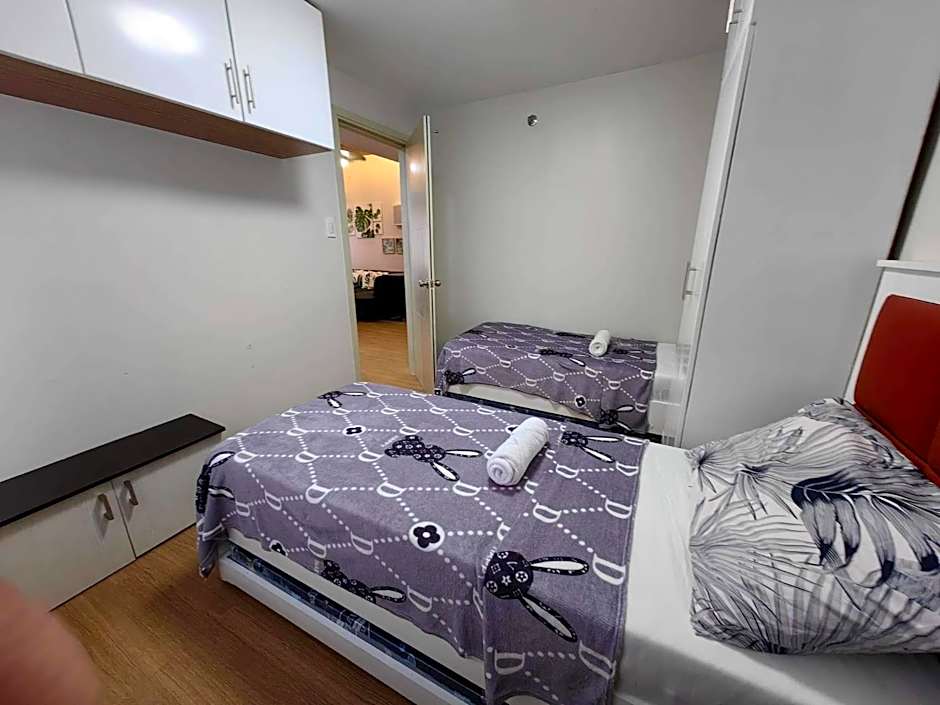 2 BR Loop Tower 1524