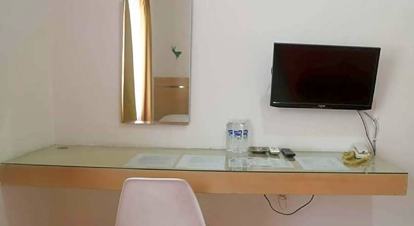 RedDoorz near Alun Alun Bandung 3