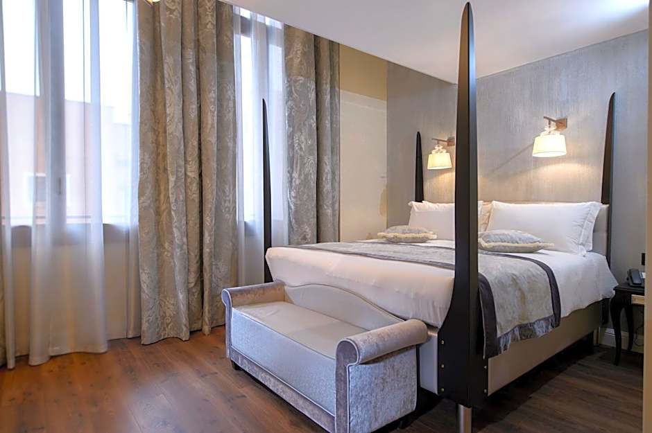 Palazzo Veneziano - Venice Collection