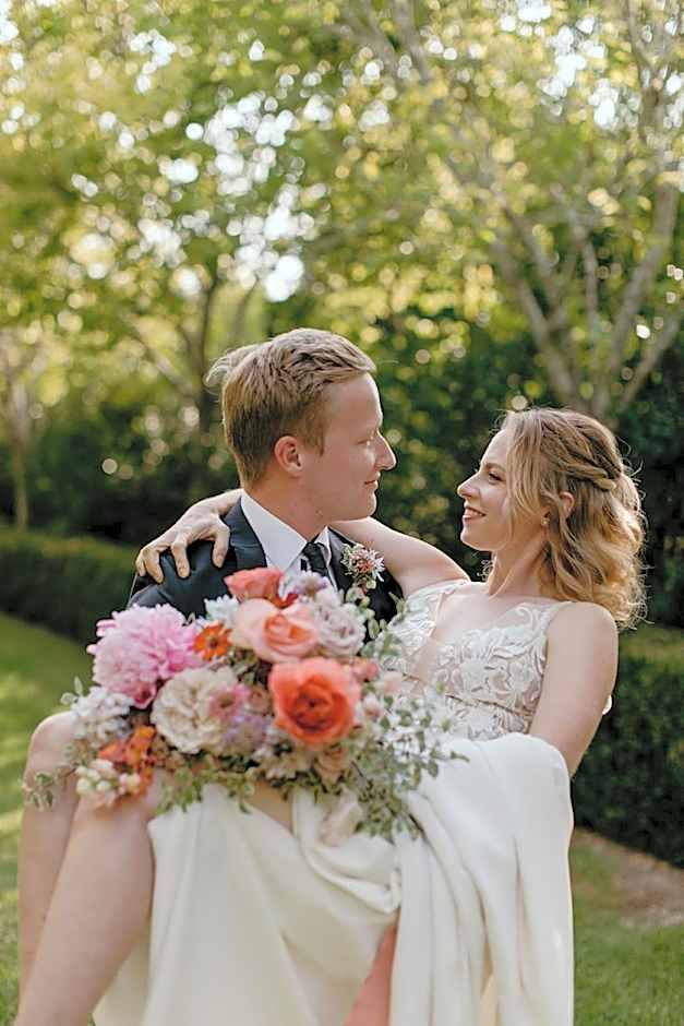 One Bedroom Cottage with Shared Pool