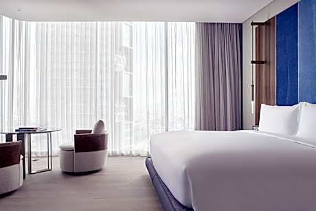 Deluxe Corner King Room with City View