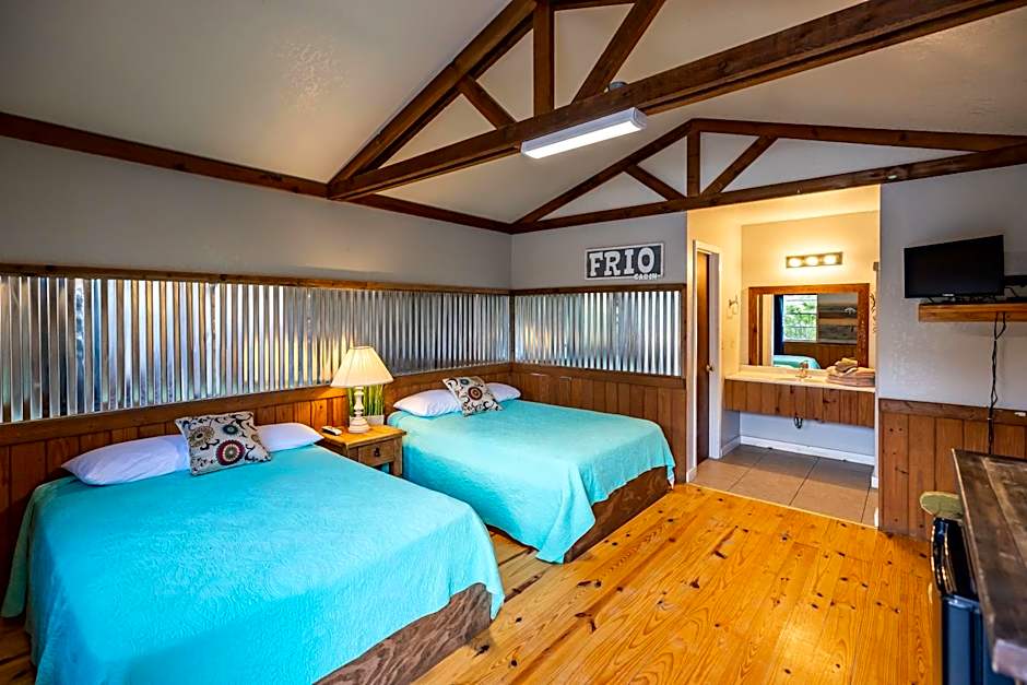 The Historic Leakey Inn