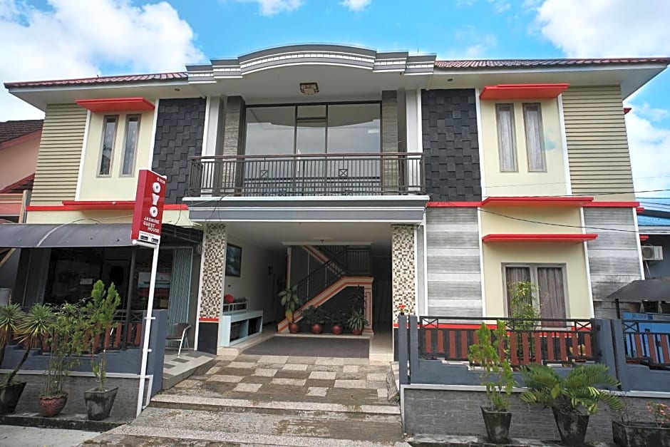 OYO 2038 Jasmine Guest House Balikpapan