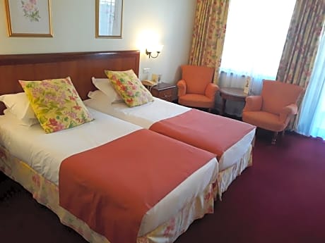 Superior Double or Twin Room with Balcony and Side Sea View