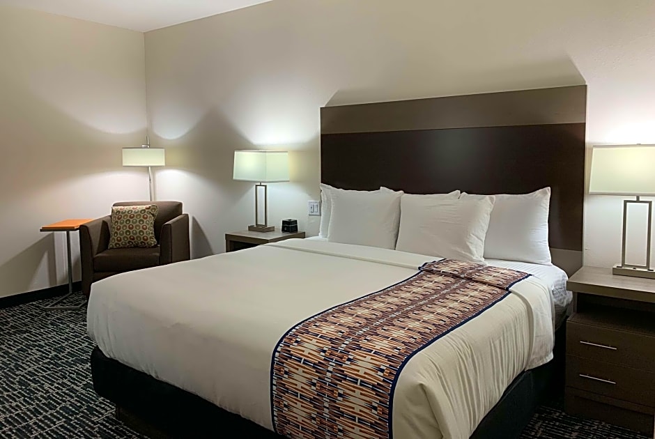 La Quinta Inn & Suites by Wyndham-Red Oak TX IH-35E