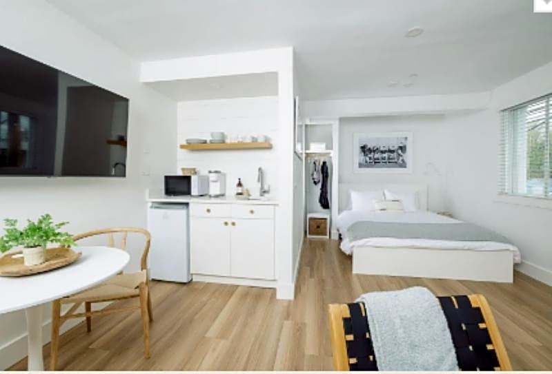 Photo 1 of 6 of Deluxe Studio 1 Queen Bed