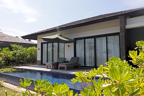 Deluxe Beachfront Villa