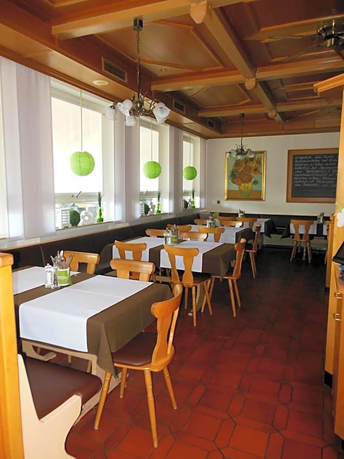 Hotel & Restaurant Zum Ochsen -Ox Distillery