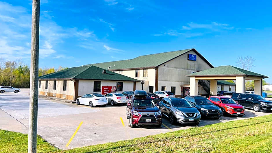 Pinckneyville Inn and Suites