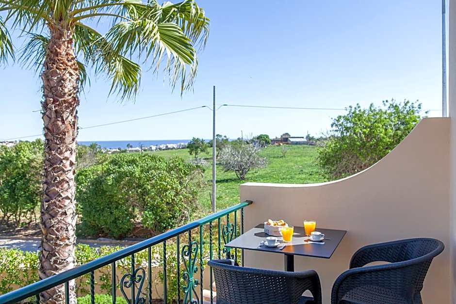 Atalaia Sol Aparthotel - tennis & heated pool in winter