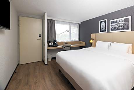 Superior Room - 1 King Bed