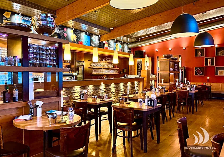 Riverside Hotel