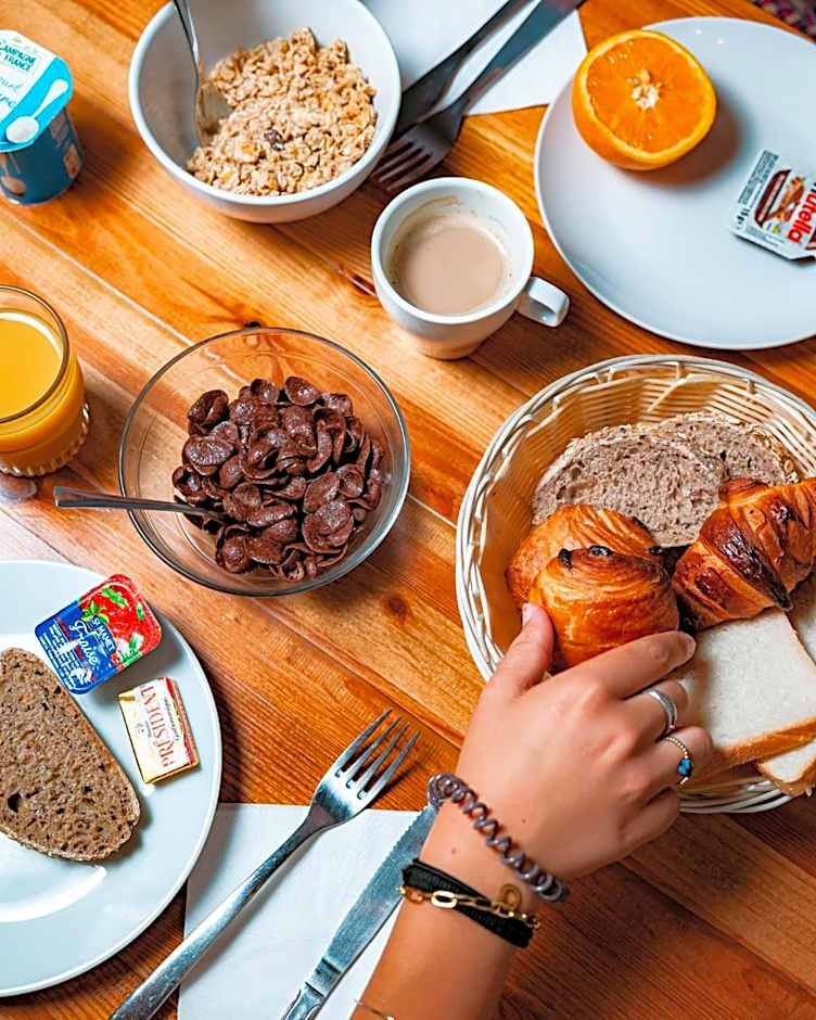 Georges Hostel & Café