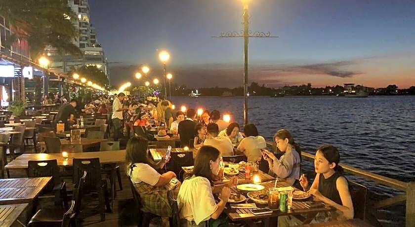 Seaview & Sunset view @Jesselton Quay by StayPlace