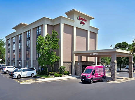 Hampton Inn By Hilton Des Moines Airport