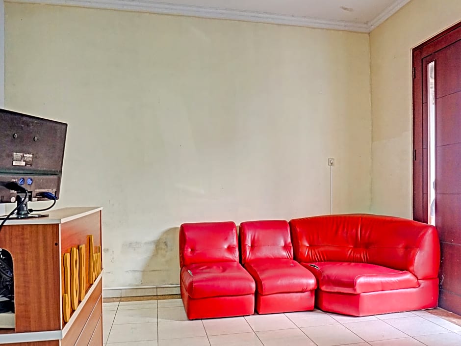 Super OYO 91535 J&b Rooms Tomang