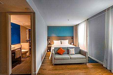 1 King Standard Extra Floor Space