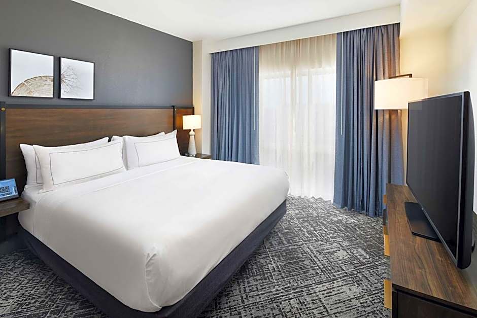 Photo 1 of 7 of Executive 1 King Bed