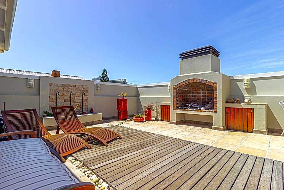 138 Marine Beachfront Guesthouse