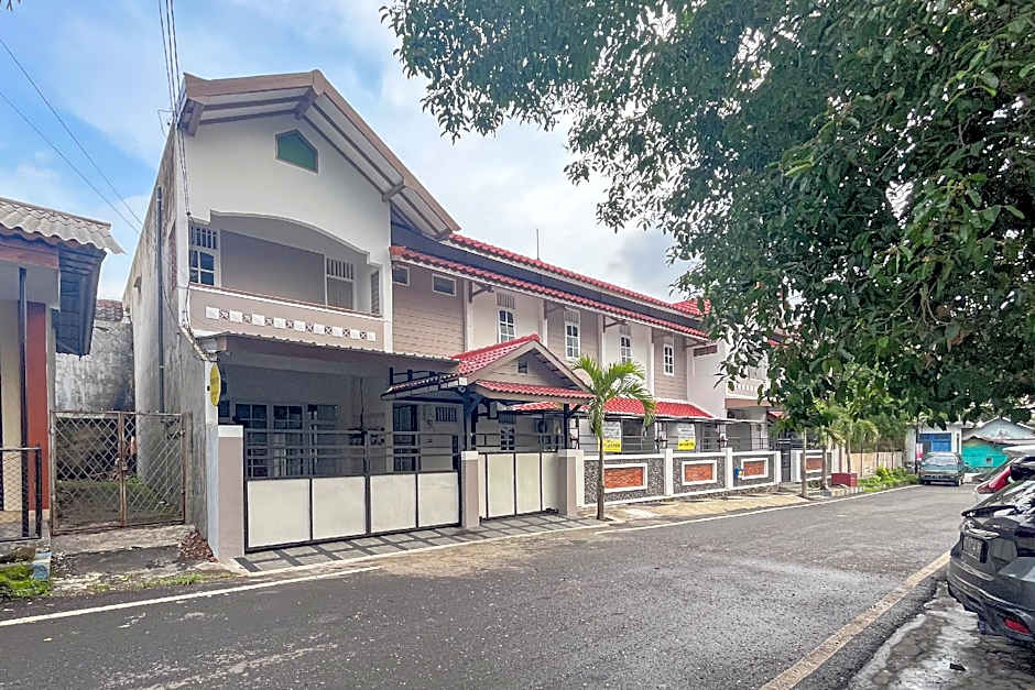 RedDoorz Syariah @ Jl. Candi Kalasan