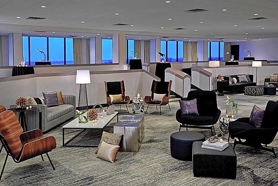 Renaissance by Marriott St. Louis Airport Hotel