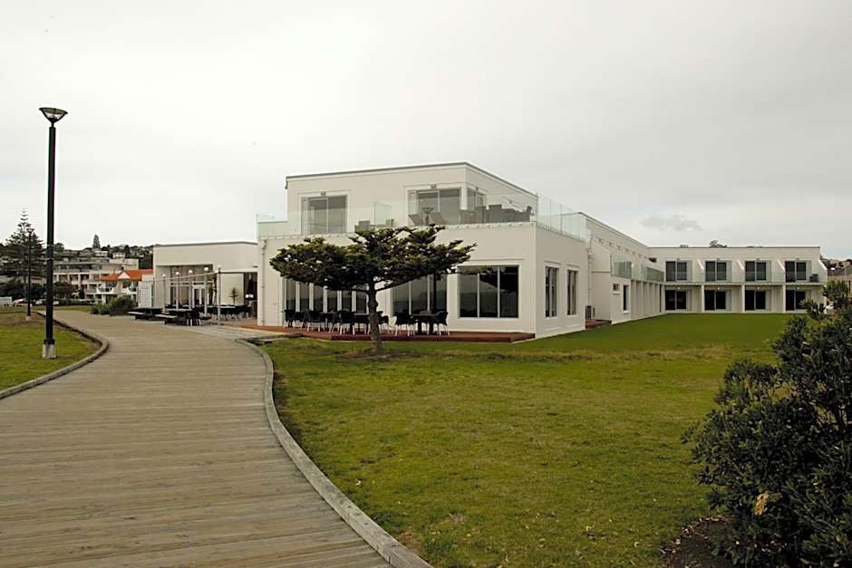 East Pier Hotel