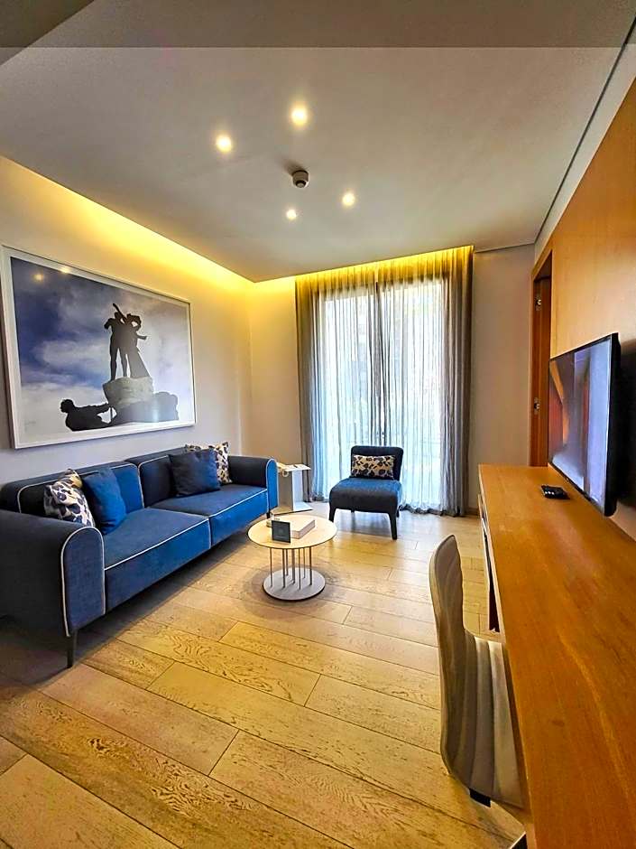 Monot Suites