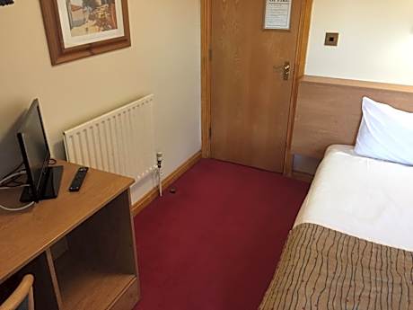 Single Room with Shared Bathroom