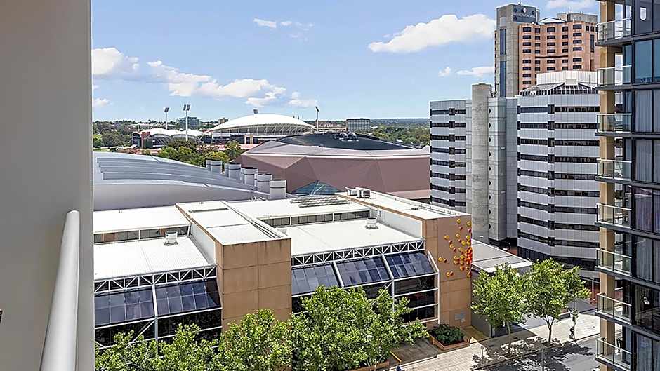 Oaks Adelaide Embassy Suites