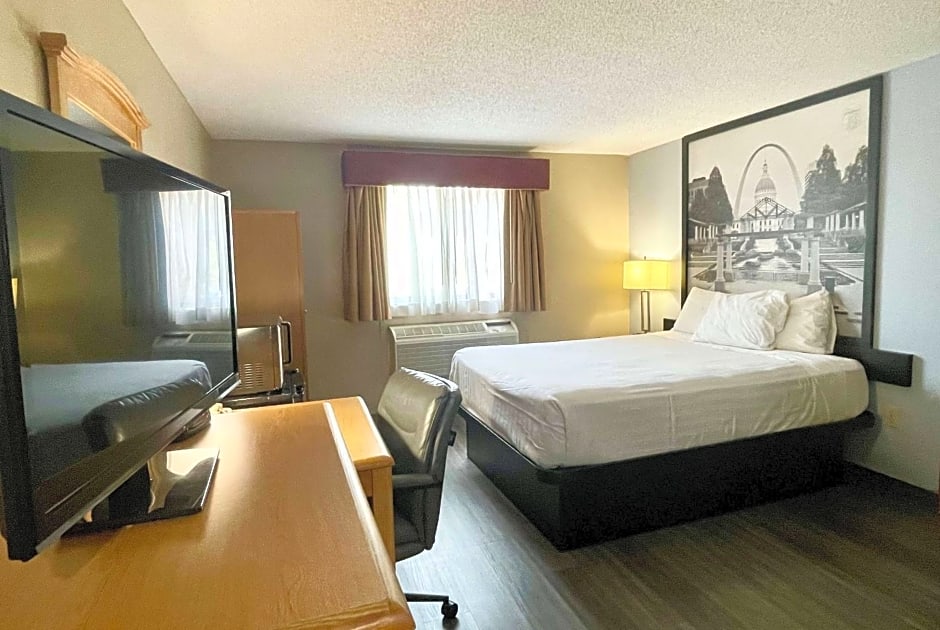 Super 8 by Wyndham St. Clair MO