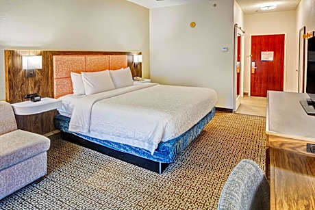 King Room with Microwave and Refrigerator - Non-Smoking