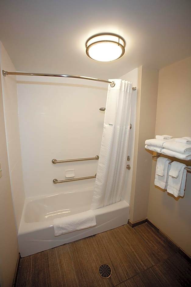 Baymont by Wyndham Erie