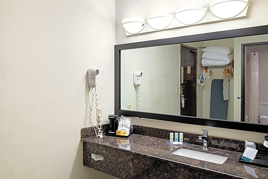 Quality Inn Milwaukee Route 45