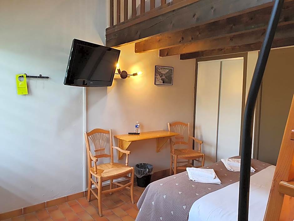 Logis Hôtel Restaurant L'Escarbille