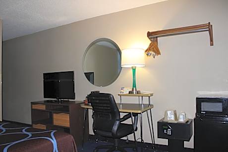Queen Room - Non-Smoking