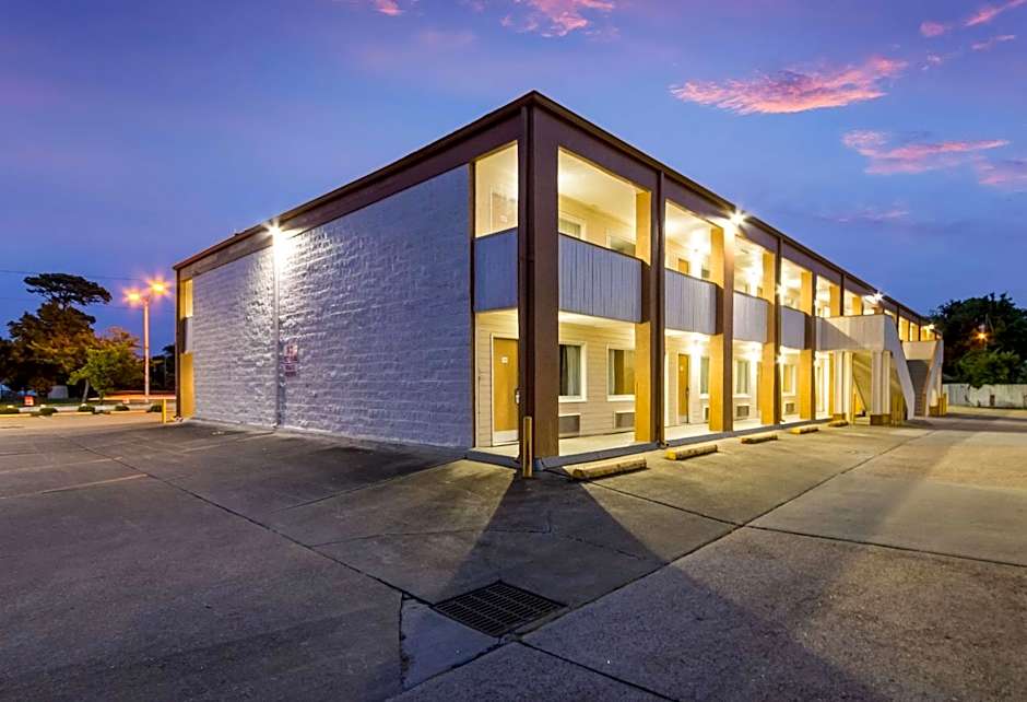 Econo Lodge Little Creek