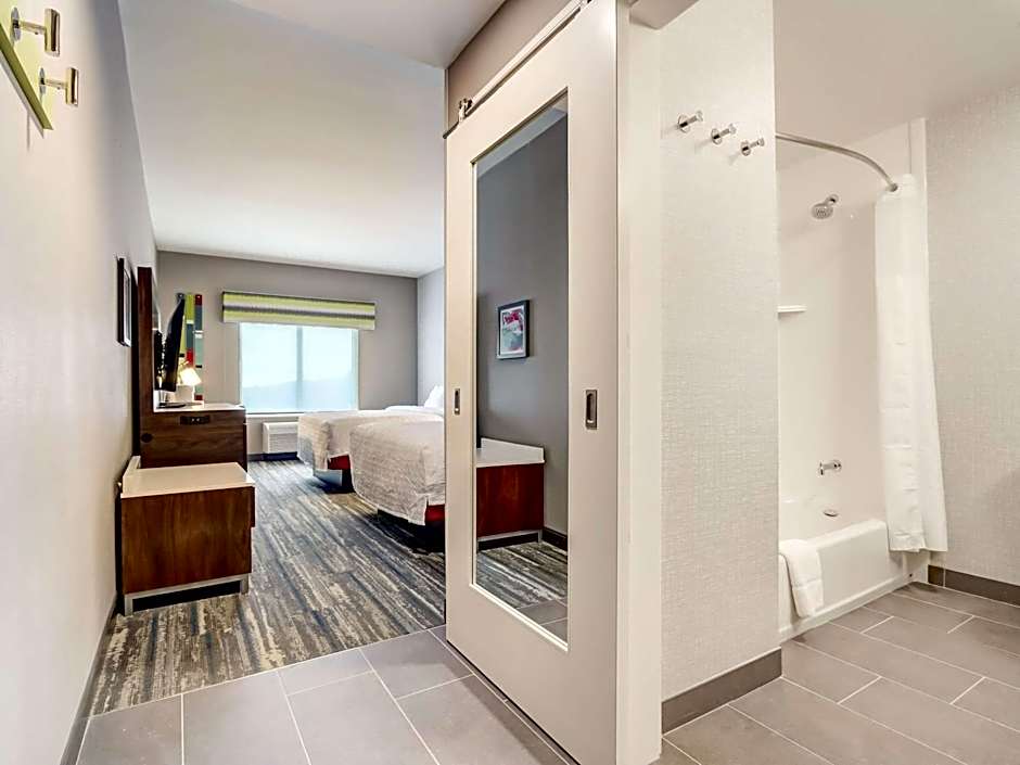 Hampton Inn & Suites Cincinnati Midtown Rookwood